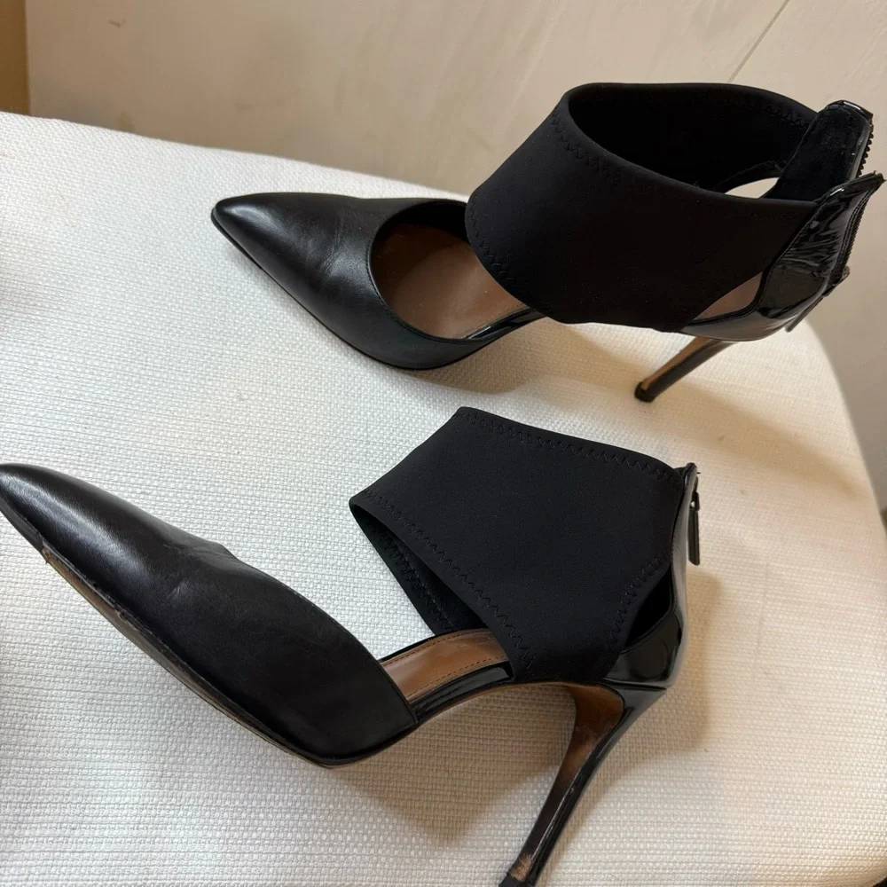 DONALD J PLINER Black Leather Ankle Band Heels 9
